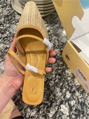 Cosy Island Suncoast Mule size 7. $100 OBO